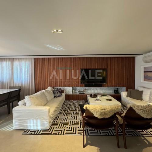 Residencial In Side Exposição