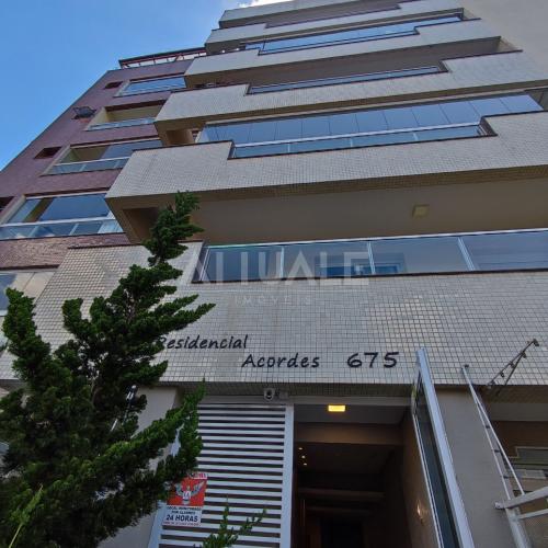 Apartamento semimobiliado