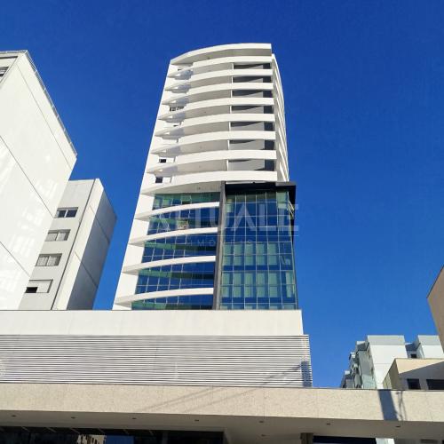 Apartamento Semimobiliado Century 