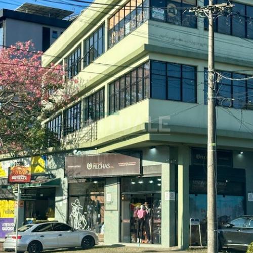 Comercial Marcos Travi