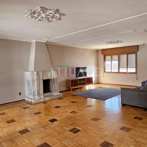 Apartamento Semimobiliado
